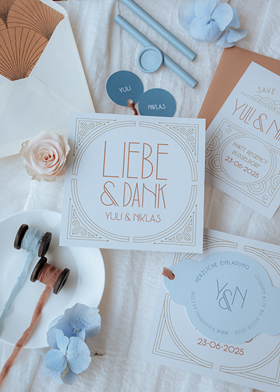 Art Deco Papeterie Suite mit den Trendfarben Burnt Sienna und Dusty Blue