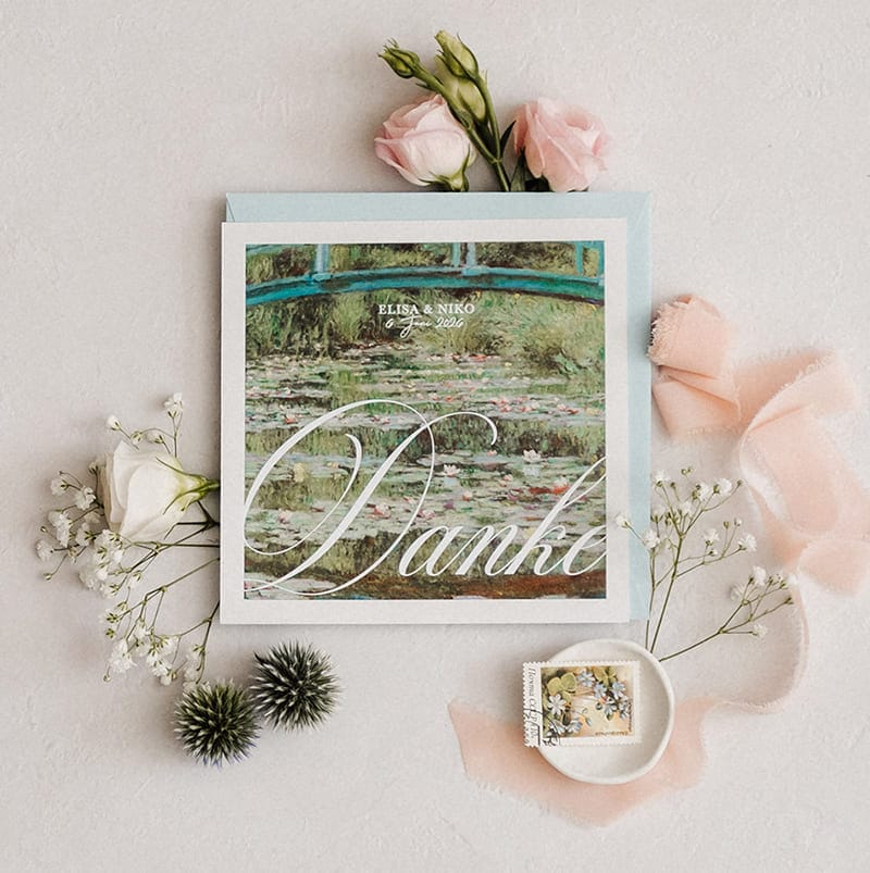 Dankeskarte mit Monet-Seerosenteich-Motiv, hellblauem Umschlag und Vintage-Briefmarke